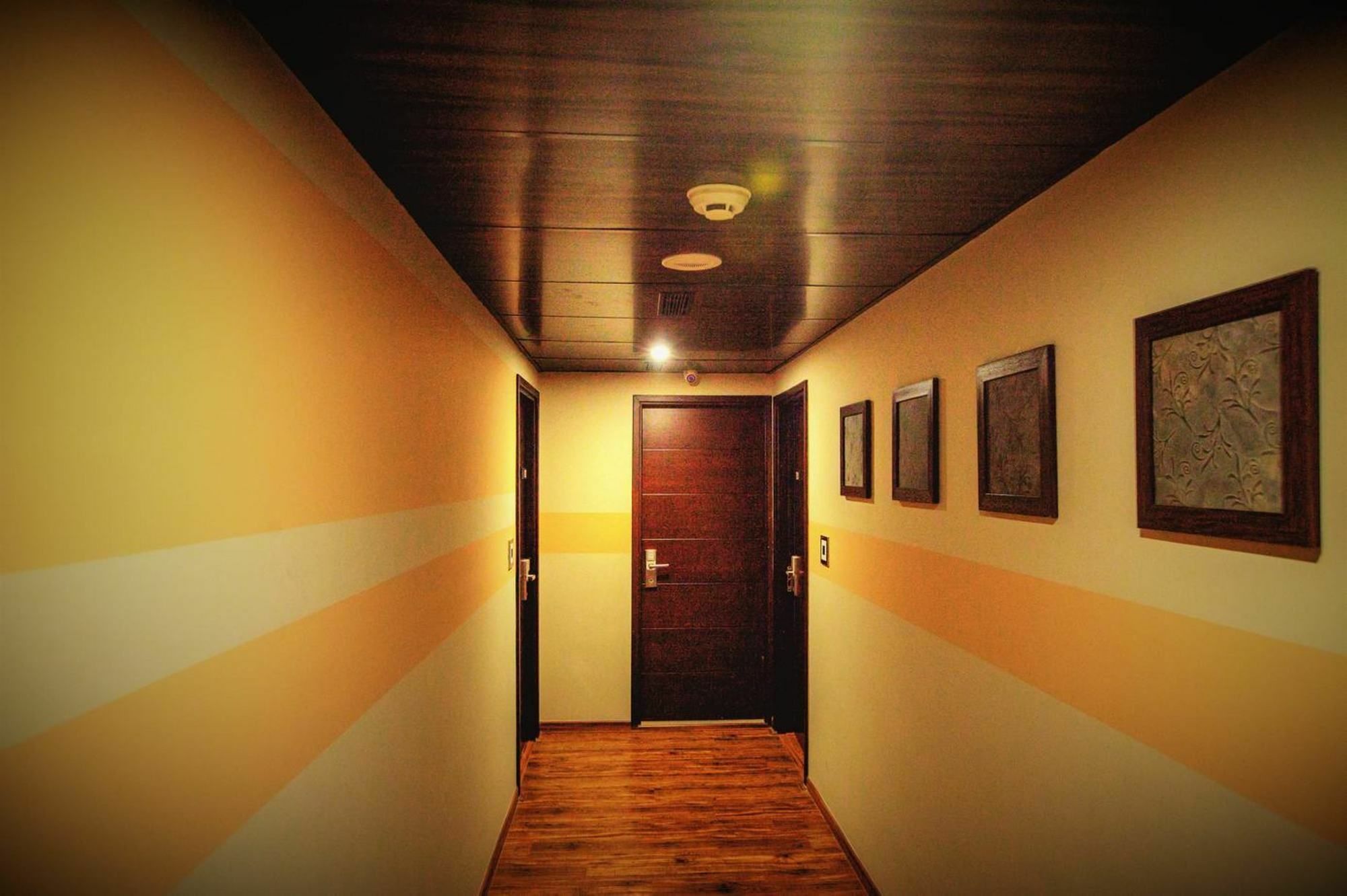 Minla Hotel Bangalore Eksteriør bilde