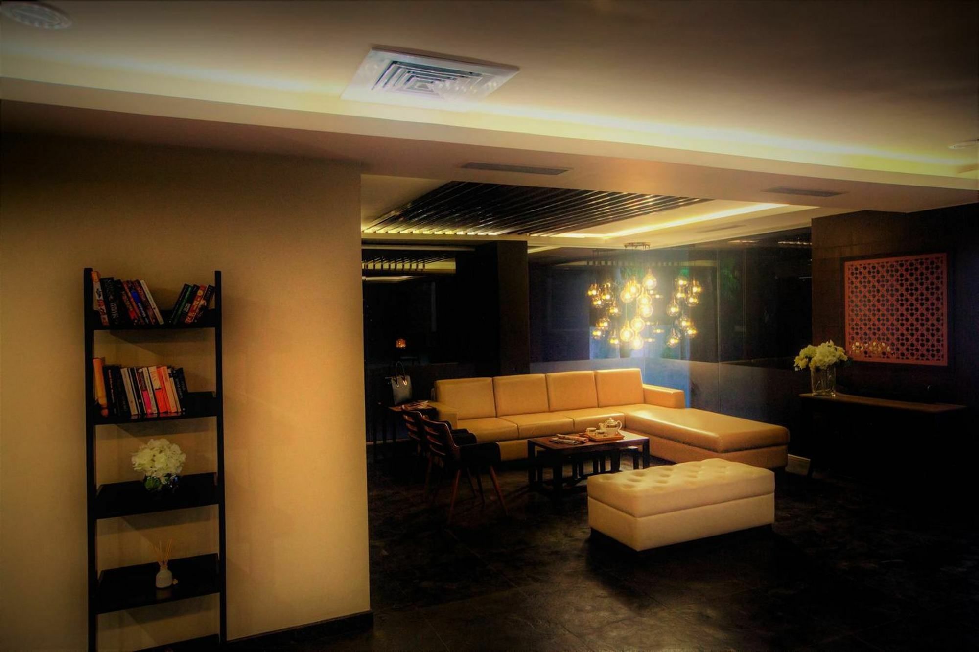Minla Hotel Bangalore Eksteriør bilde